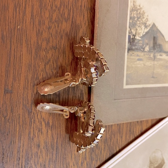 Vintage Unsigned Triangular Bypass Aurora Borealis (AB) Crystal Clip on Earrings - Picture 11 of 16